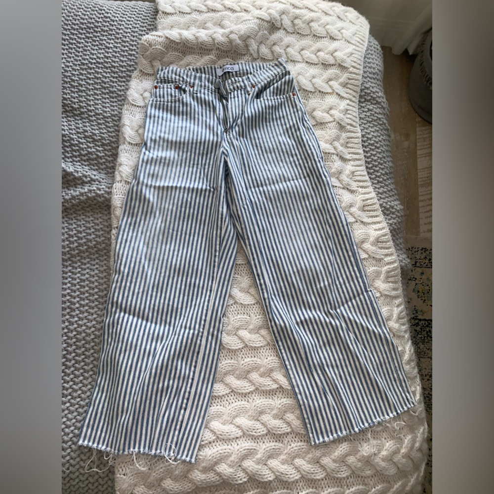 Cool wide leg striped jeans